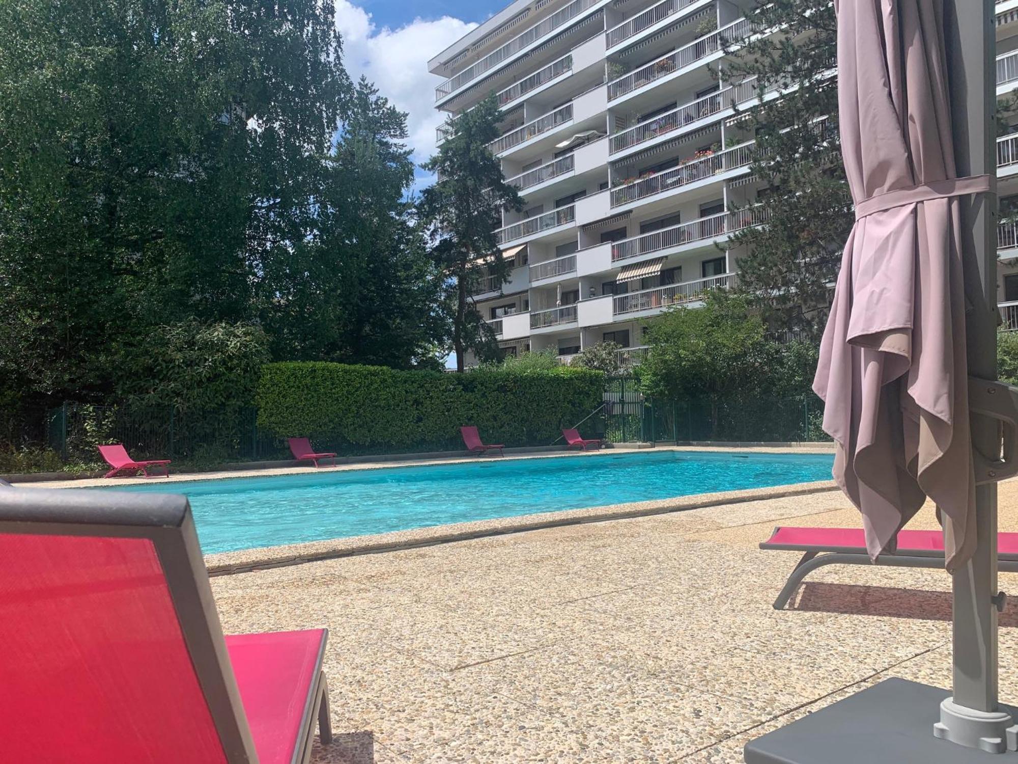 Mont Royal Balcon Et Piscine Apartment Annecy Exterior photo